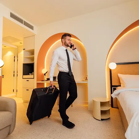 Hotell Grand 4*